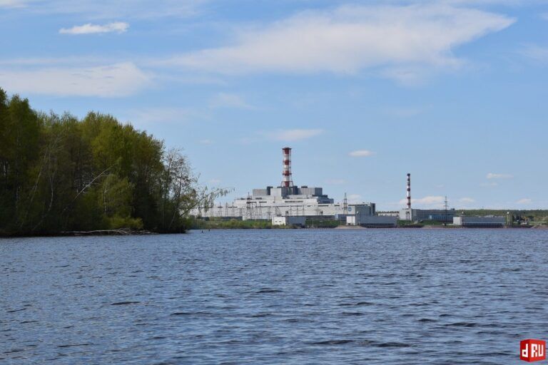 На Смоленской АЭС в работе 3 энергоблока, общая мощность составляет 2023 МВт, замечаний к работе оборудования нет.